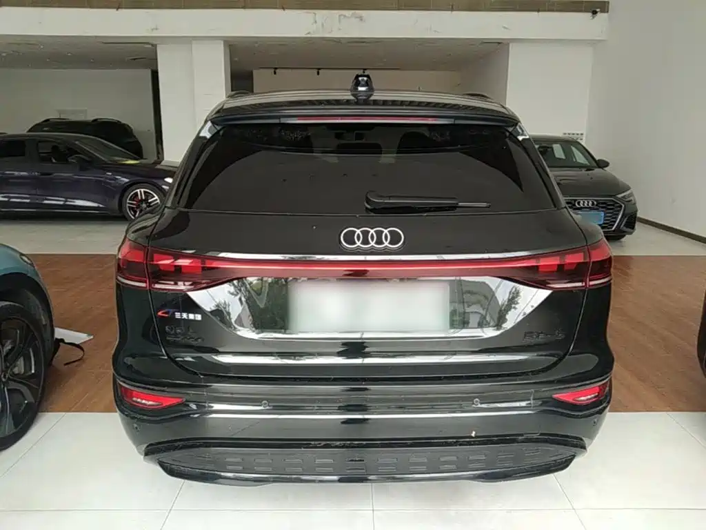 Audi Q6L e-tron 2025 — фото 6