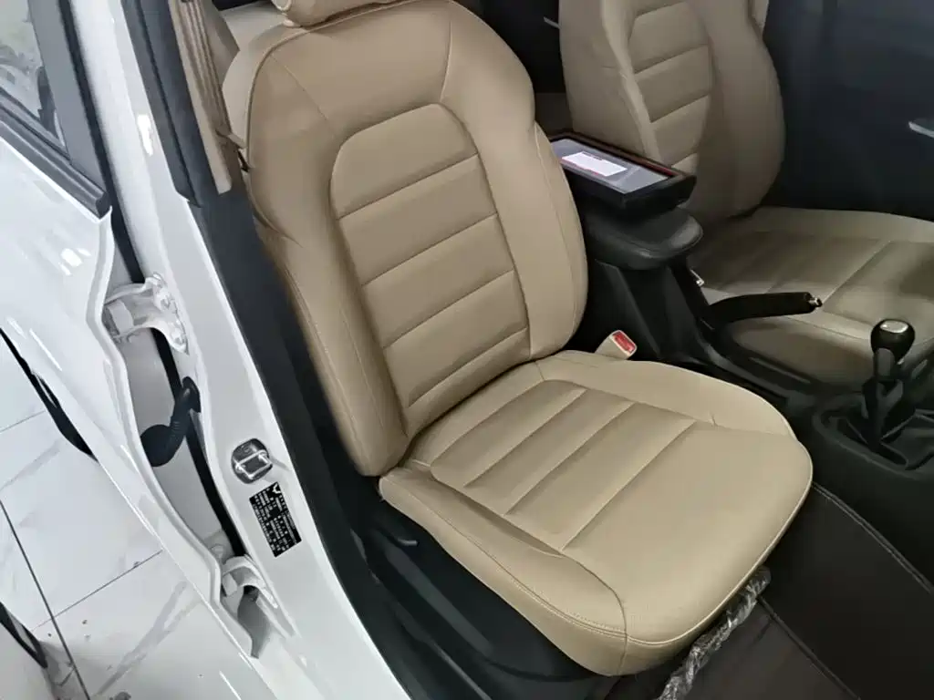 Wuling Hongguang 2019 — фото 25