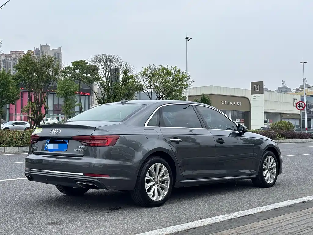 Audi A4L 2019 — фото 5