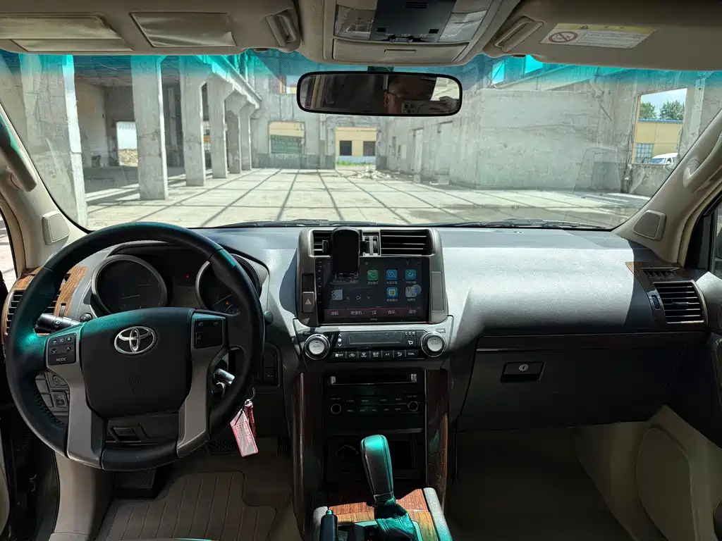 Toyota Prado 2011 — фото 7