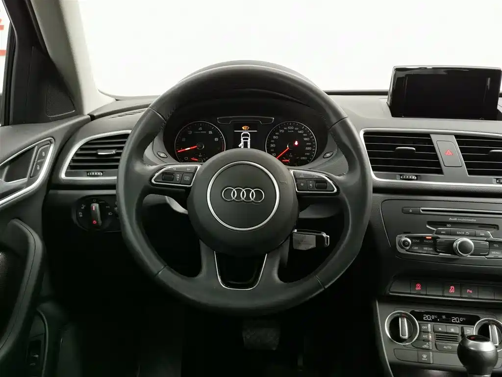 Audi Q3 2019 — фото 11