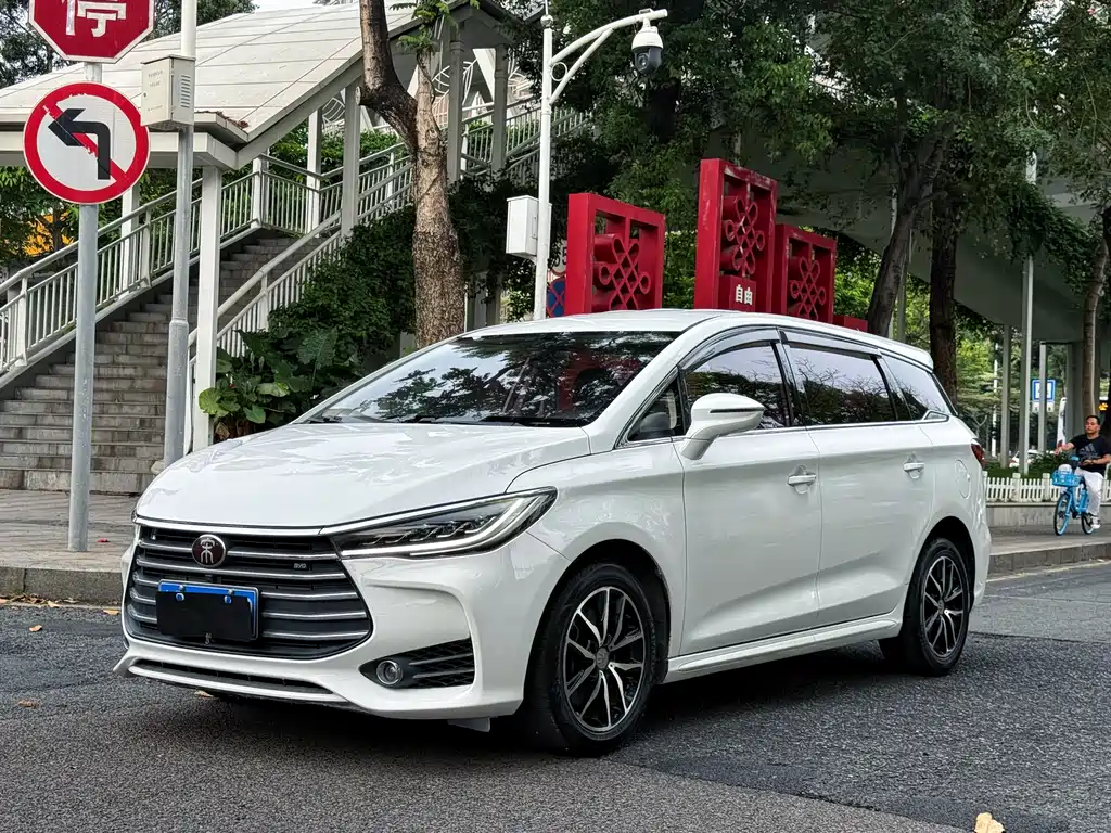 BYD MAX 2018