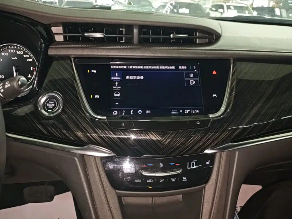 Cadillac XT6 2022 — фото 13