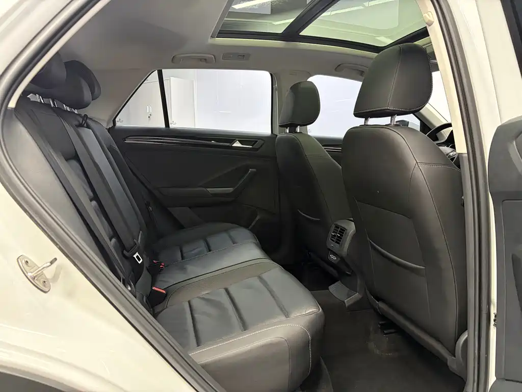 Volkswagen T-Roc 2022 — фото 13