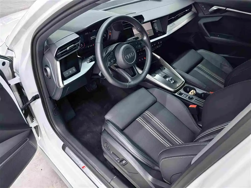 Audi A3 2023 — фото 10