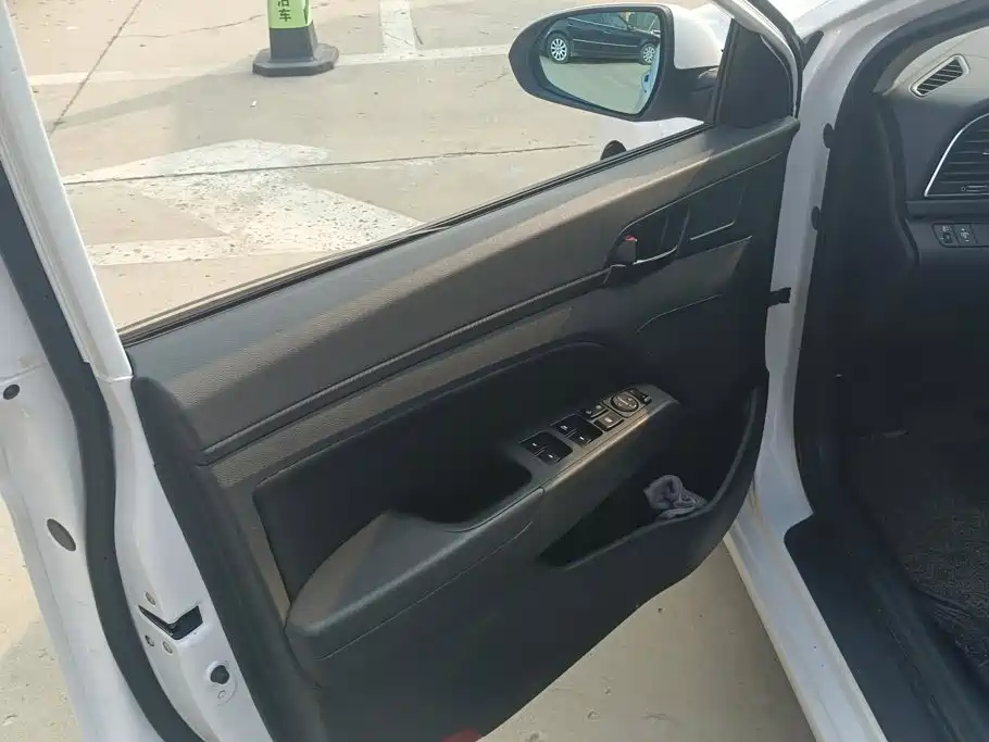 Hyundai Elantra 2022