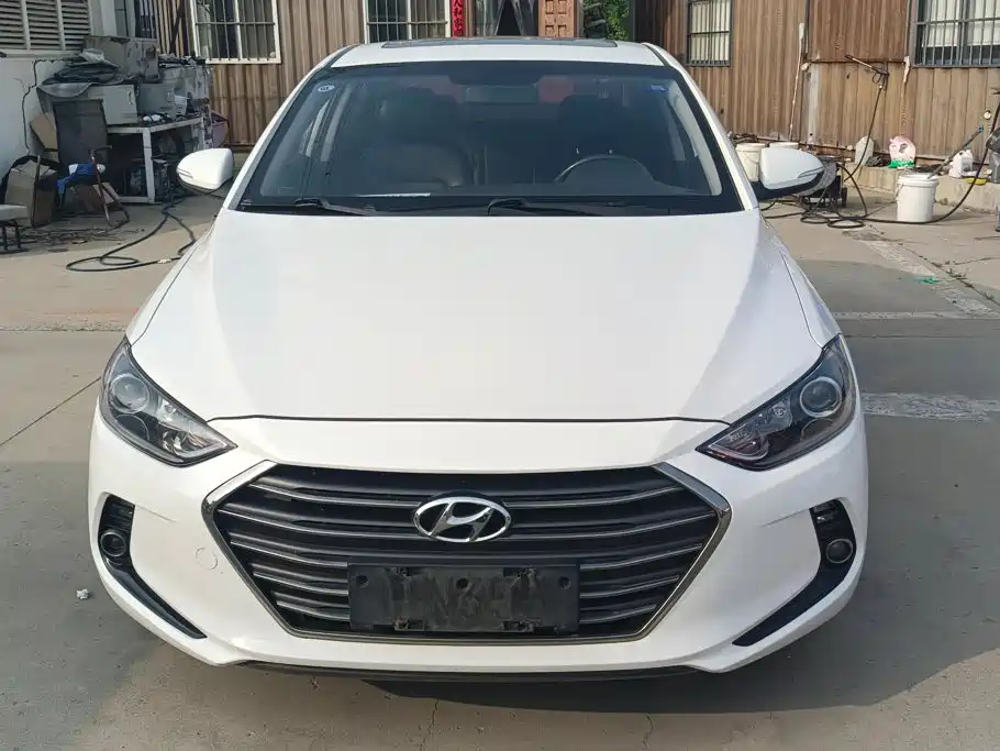 Hyundai Elantra 2022