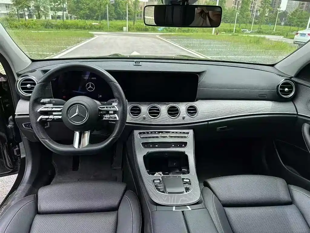 Mercedes-Benz E-Class 2022 — фото 9