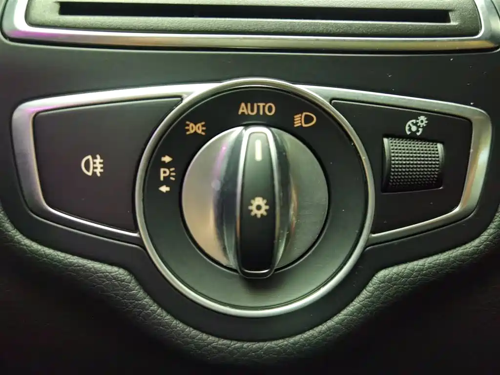Mercedes-Benz C-Class 2018 — фото 21