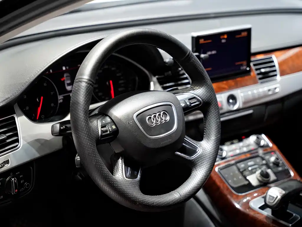 Audi A8 2014 — фото 9