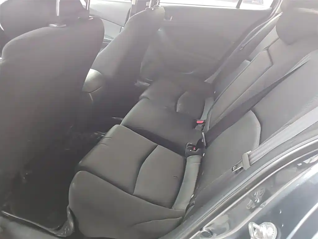 Mazda 3 Axela 2018 — фото 17