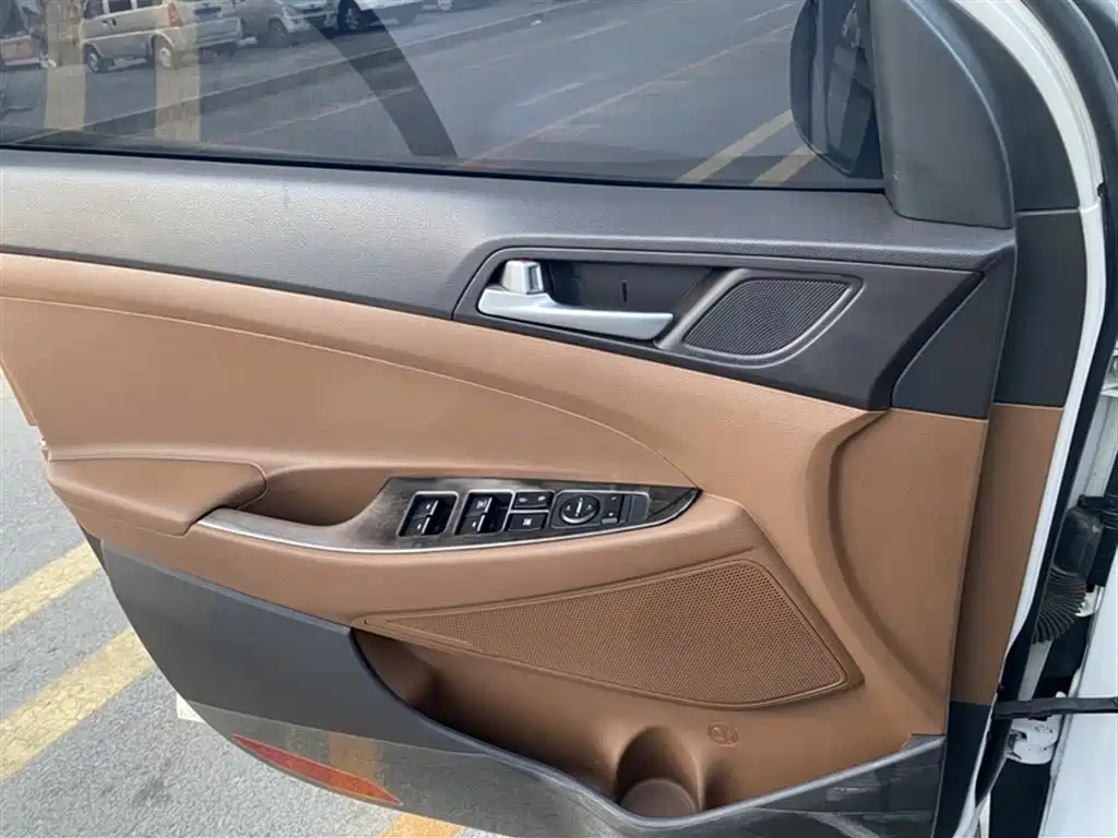 Hyundai Tucson 2016 — фото 18