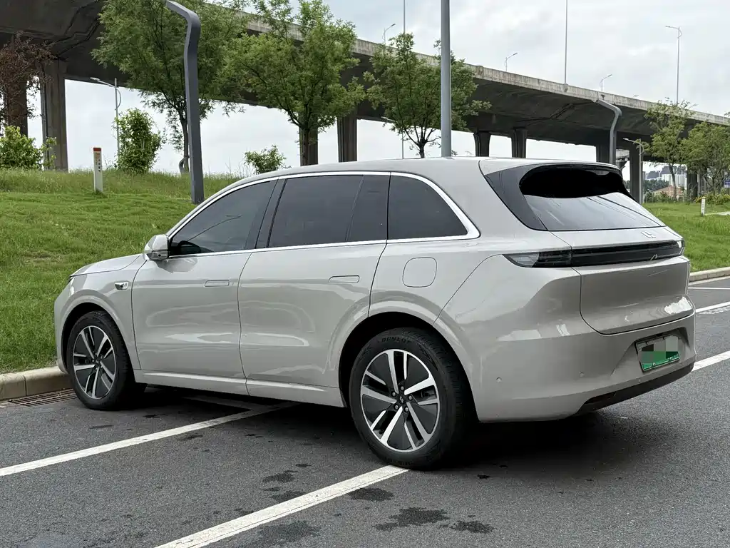 Li Auto Li L6 2025