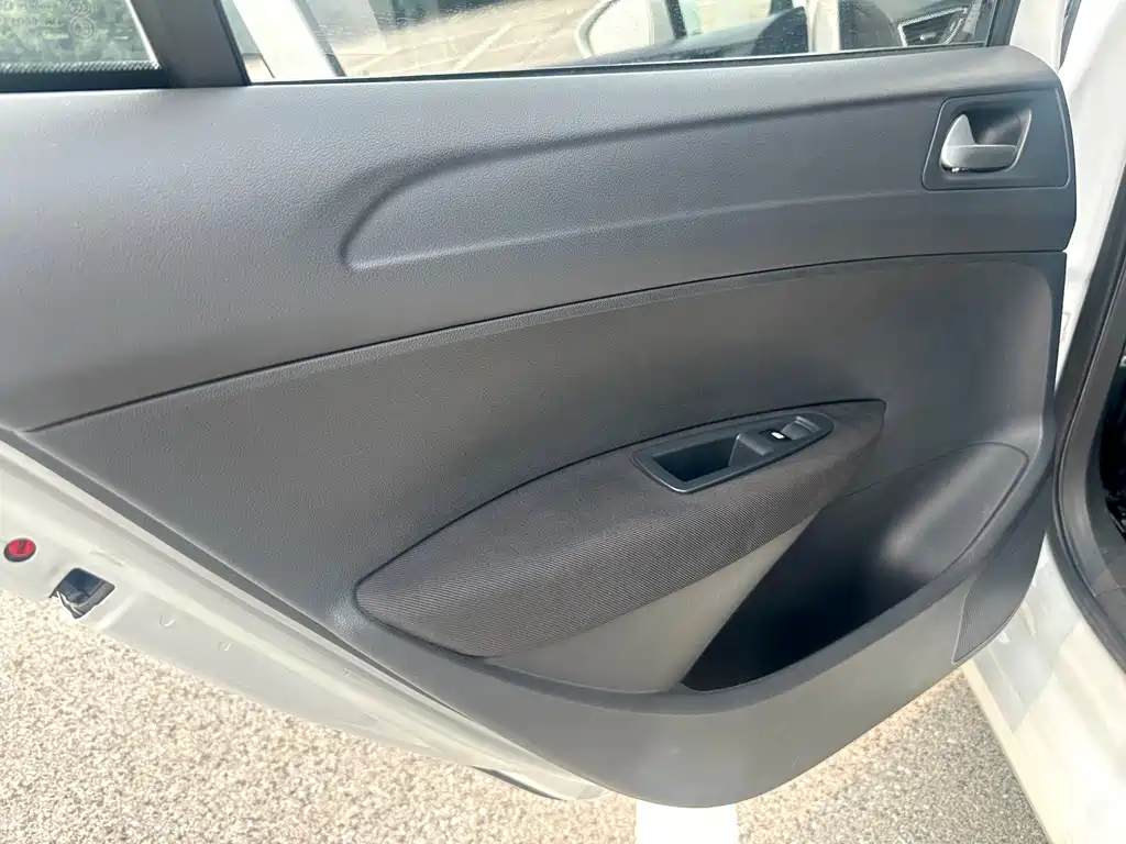 Peugeot 308 2015 — фото 10