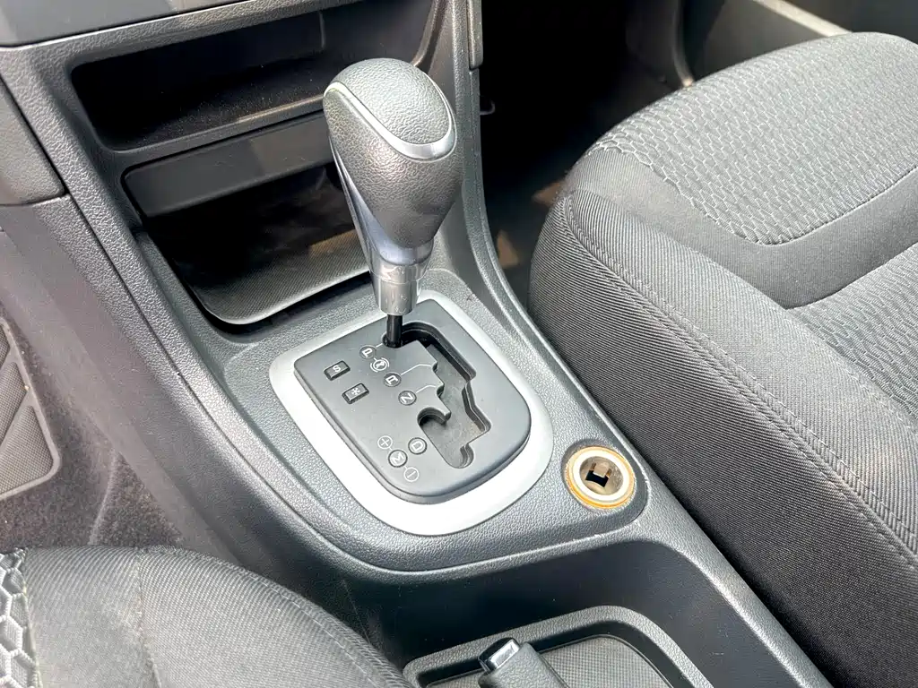 Peugeot 308 2015 — фото 18