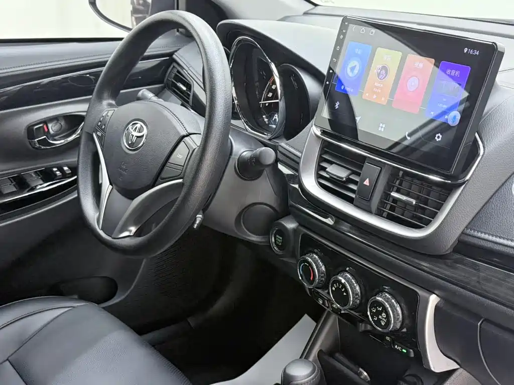 Toyota Yaris L 2022 — фото 9