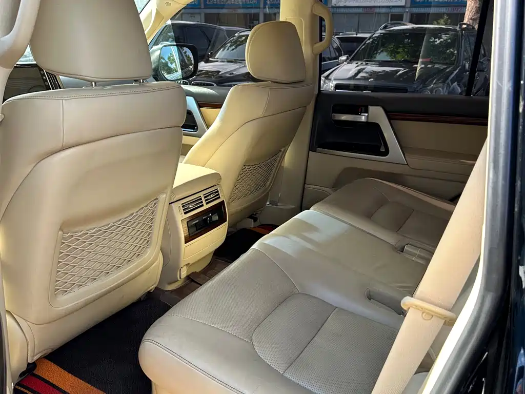 Toyota Land Cruiser 2018 — фото 11
