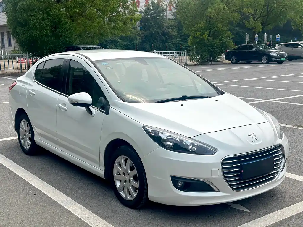 Peugeot 308 2015 — фото 22