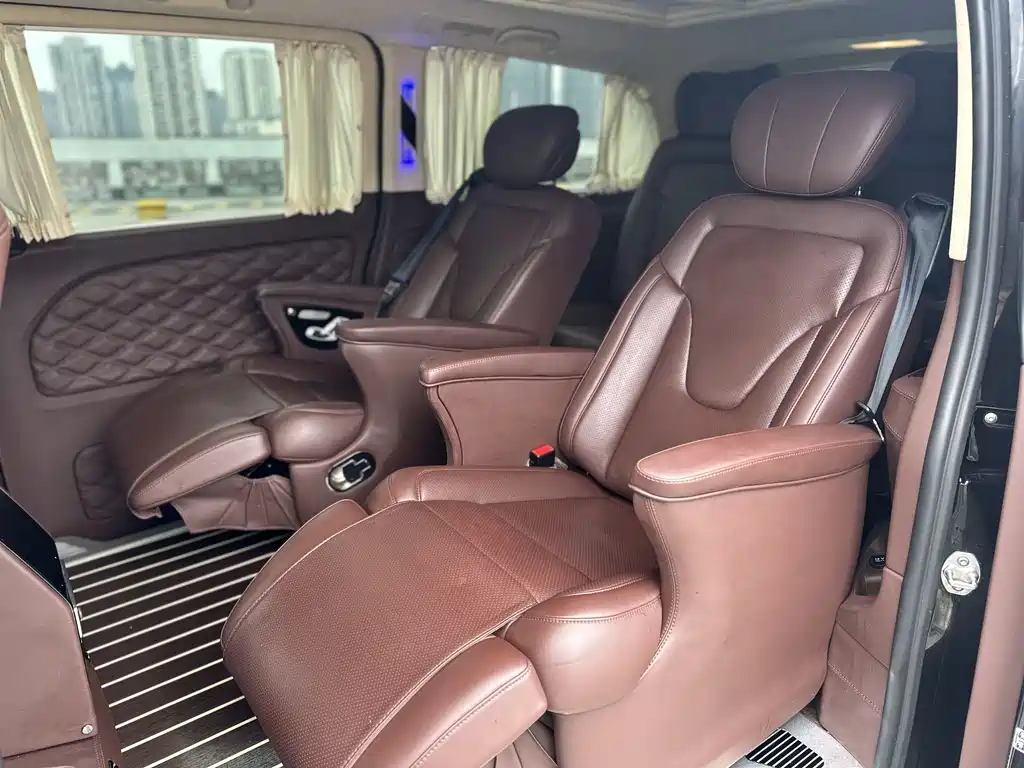 Mercedes-Benz V-Class 2019 — фото 19