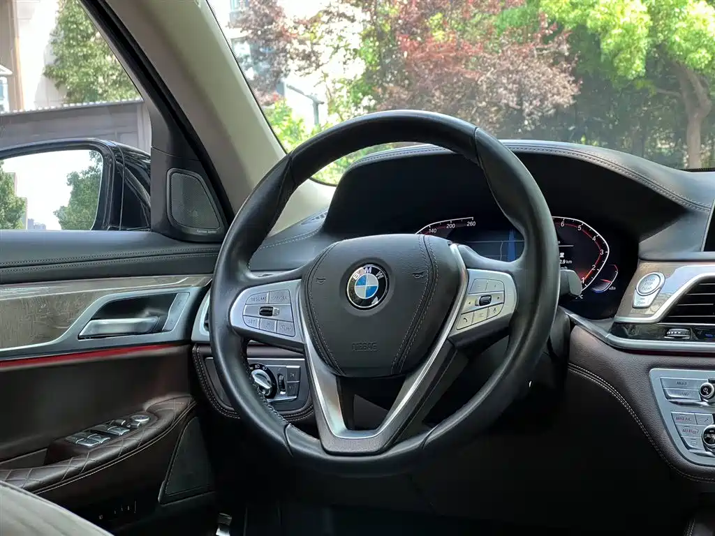 BMW 7 Series 2021 — фото 18