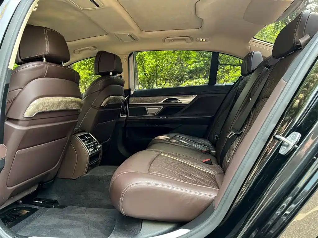 BMW 7 Series 2021 — фото 13