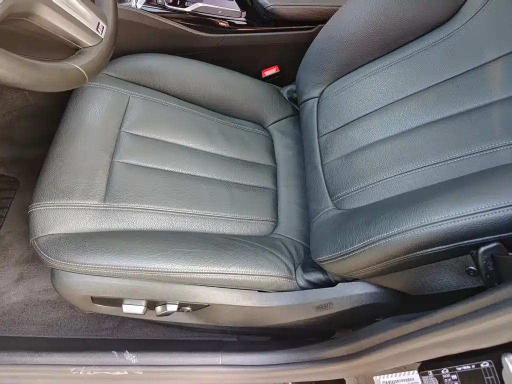 BMW 5 Series 2020 — фото 17