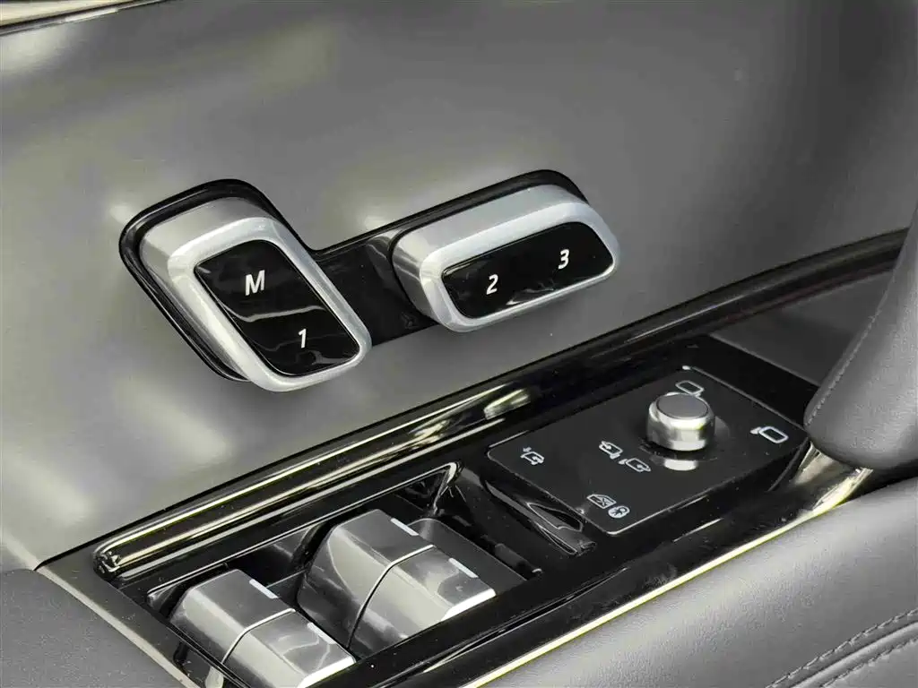 Land Rover Sport 2025 — фото 18