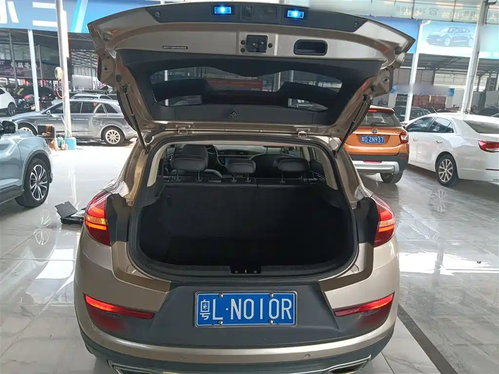 Geely Emgrand GS 2018 — фото 15