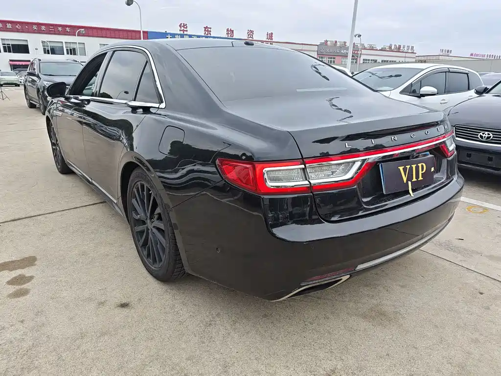 Lincoln Continental 2017 — фото 14