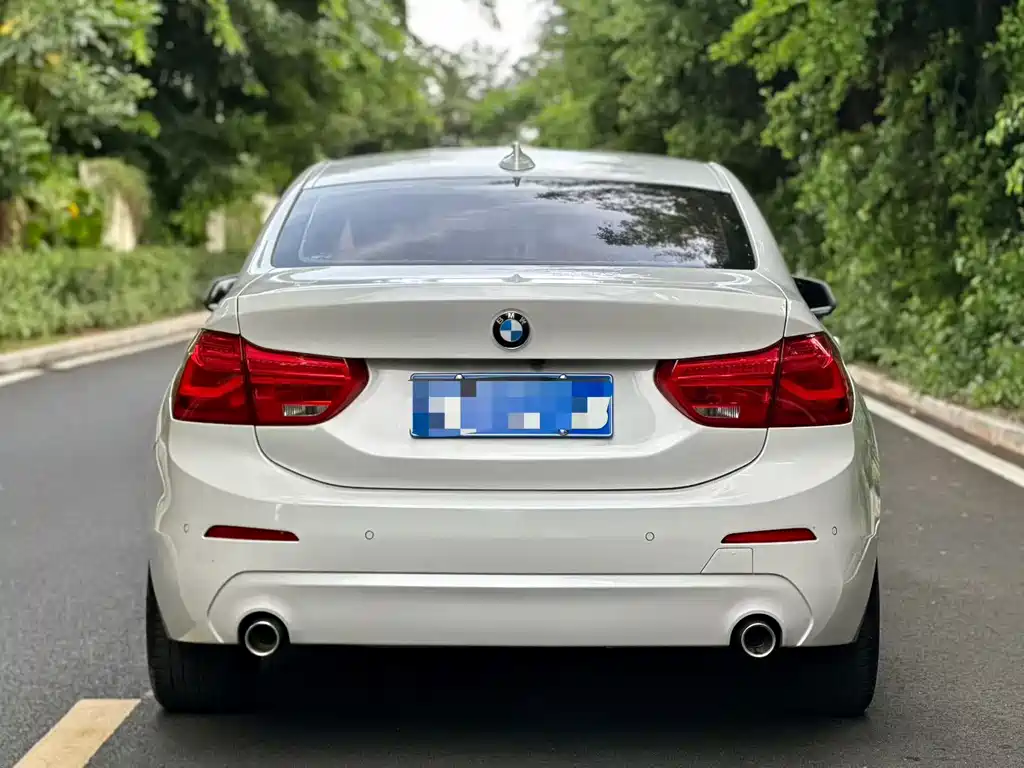 BMW 1 Series 2022 — фото 9