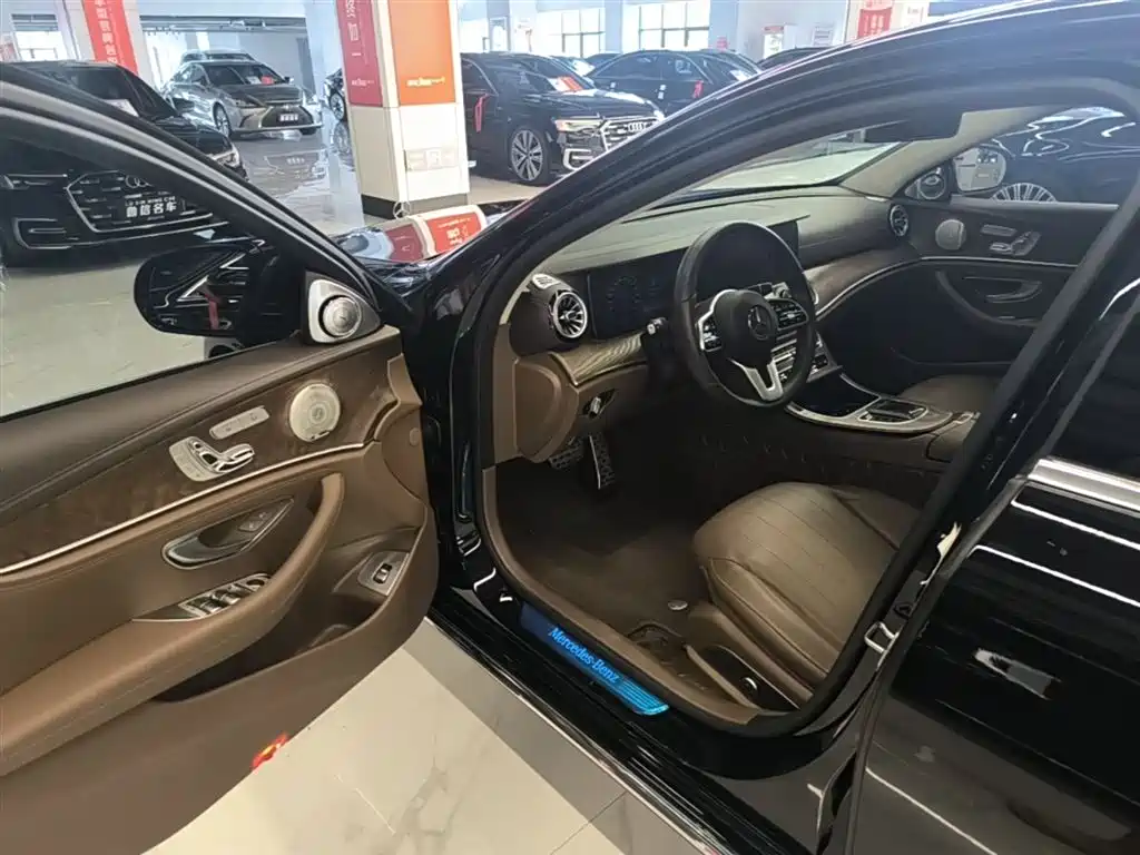 Mercedes-Benz E-Class 2019 — фото 16