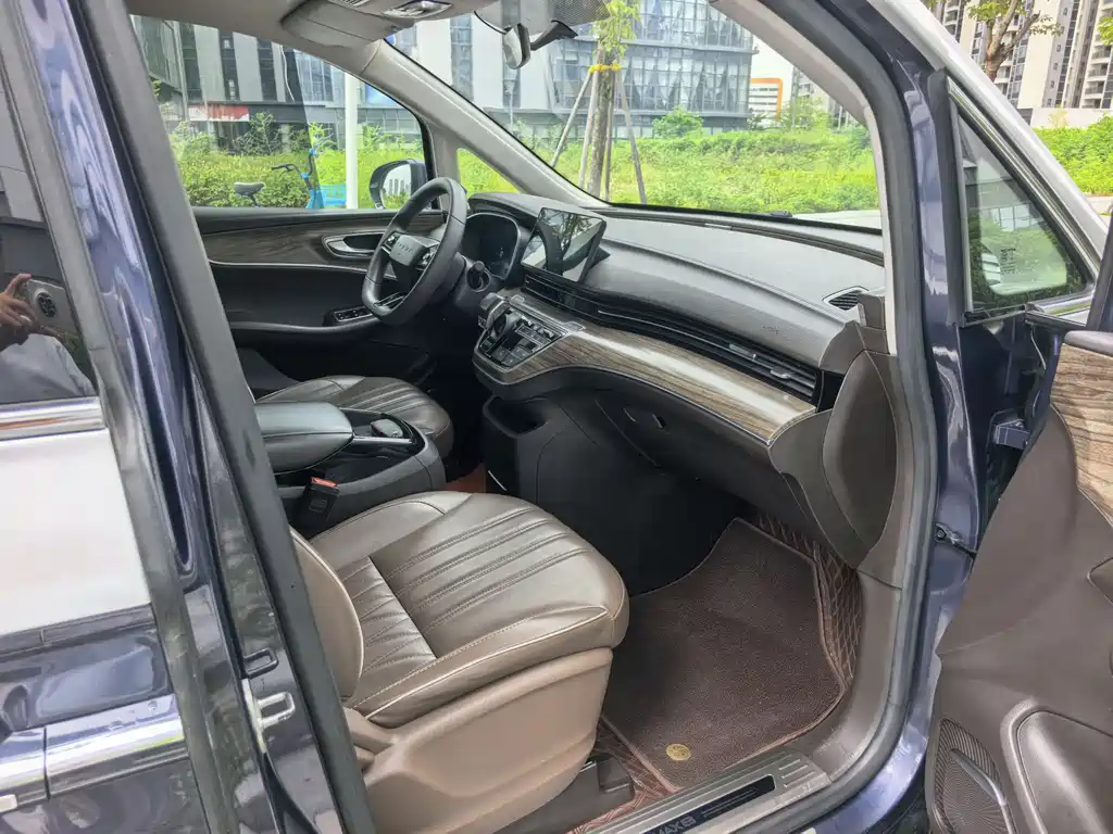 Roewe iMAX8 New Energy 2023 — фото 21