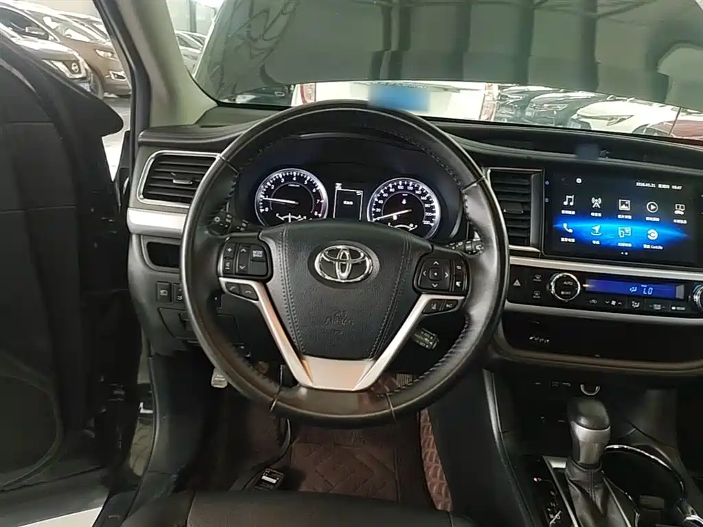 Toyota Highlander 2022 — фото 11