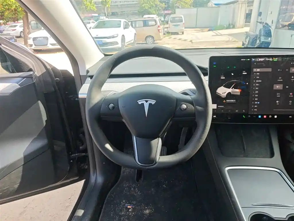 Tesla Model Y 2024 — фото 11