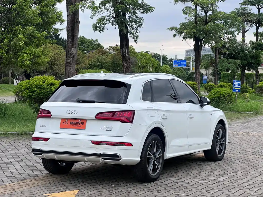 Audi Q5L 2021 — фото 13