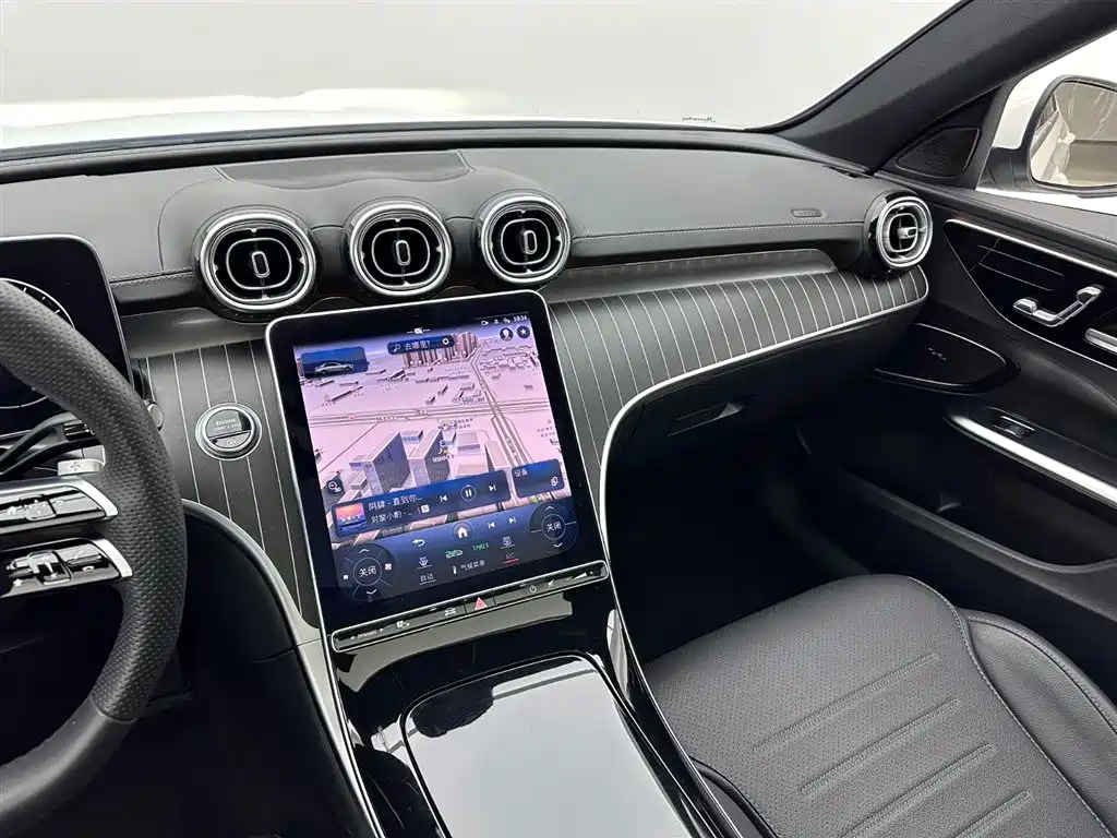 Mercedes-Benz C-Class 2024 — фото 16