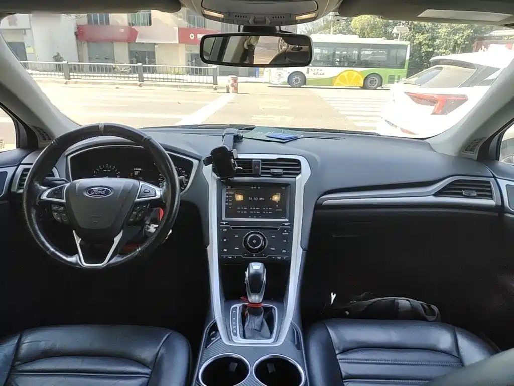 Ford Mondeo 2015 — фото 10