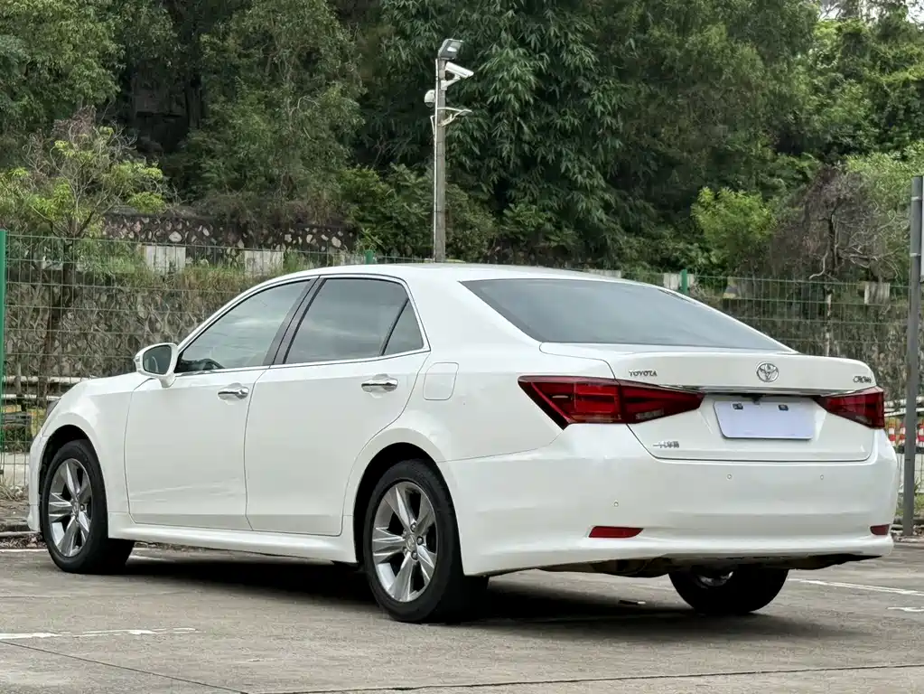 Toyota Crown 2015 — фото 7