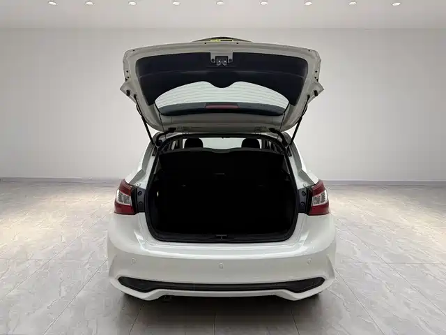 Nissan Tiida 2017 — фото 15