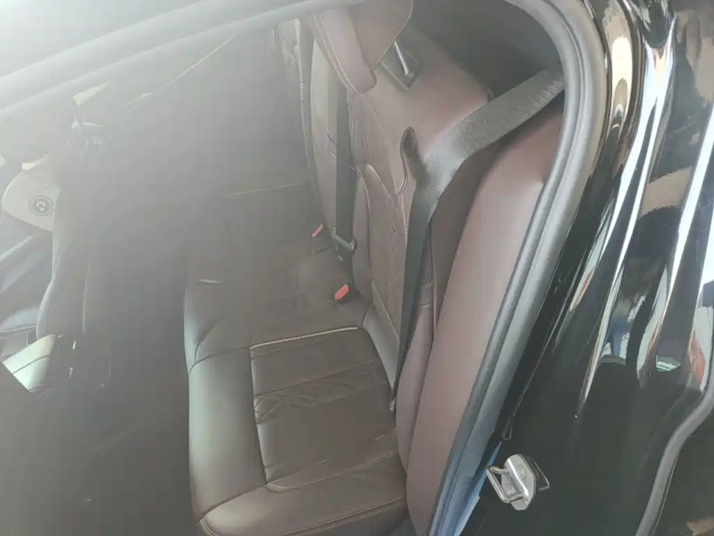 BMW 5 Series 2019 — фото 17