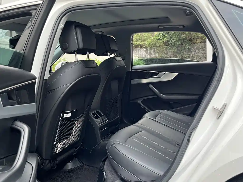 Audi A4L 2021