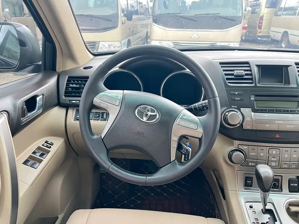 Toyota Highlander 2012 — фото 16