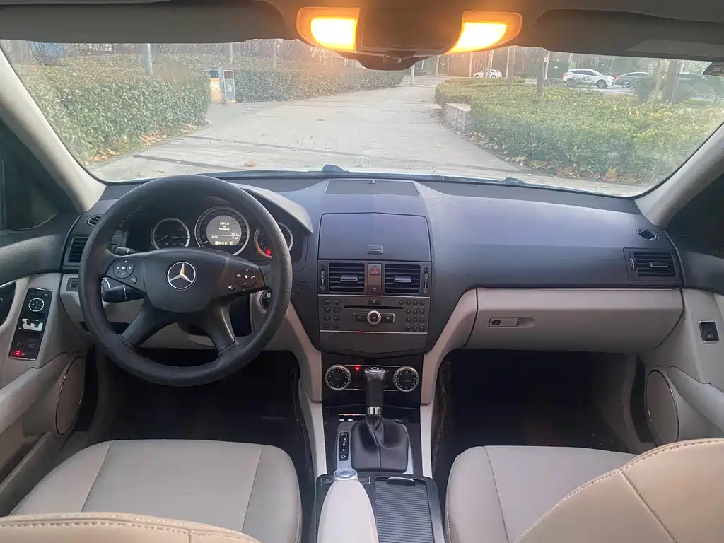 Mercedes-Benz C-Class 2010
