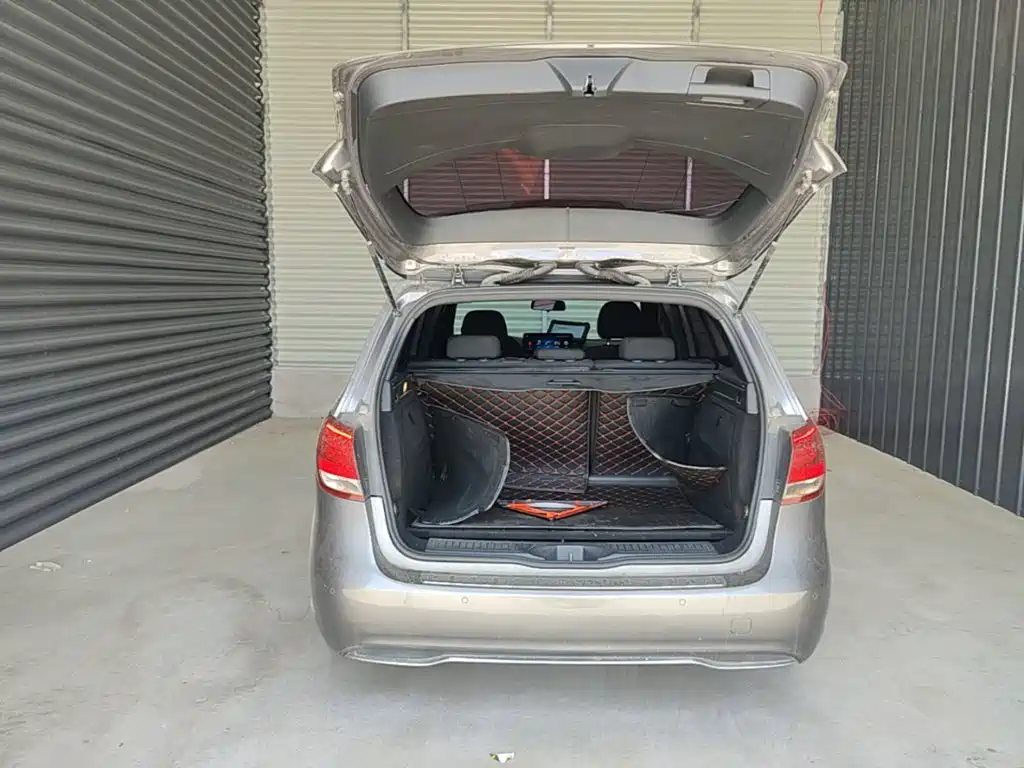 Mercedes-Benz B-Class 2017 — фото 19