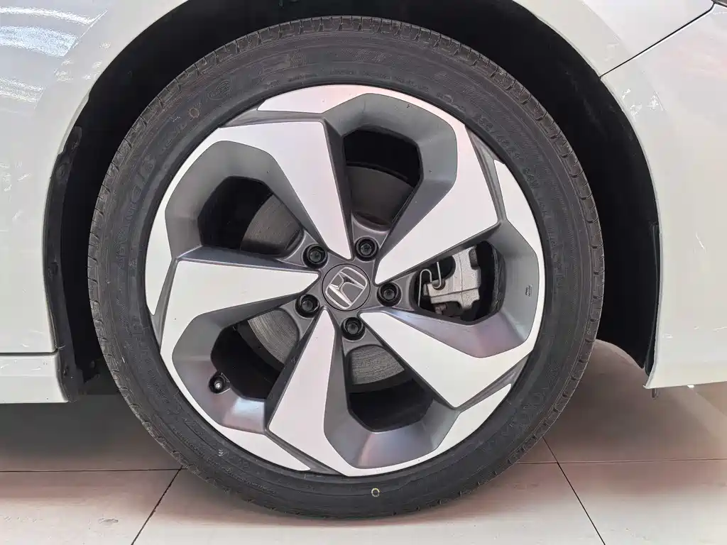 Honda Inspire 2021 — фото 16