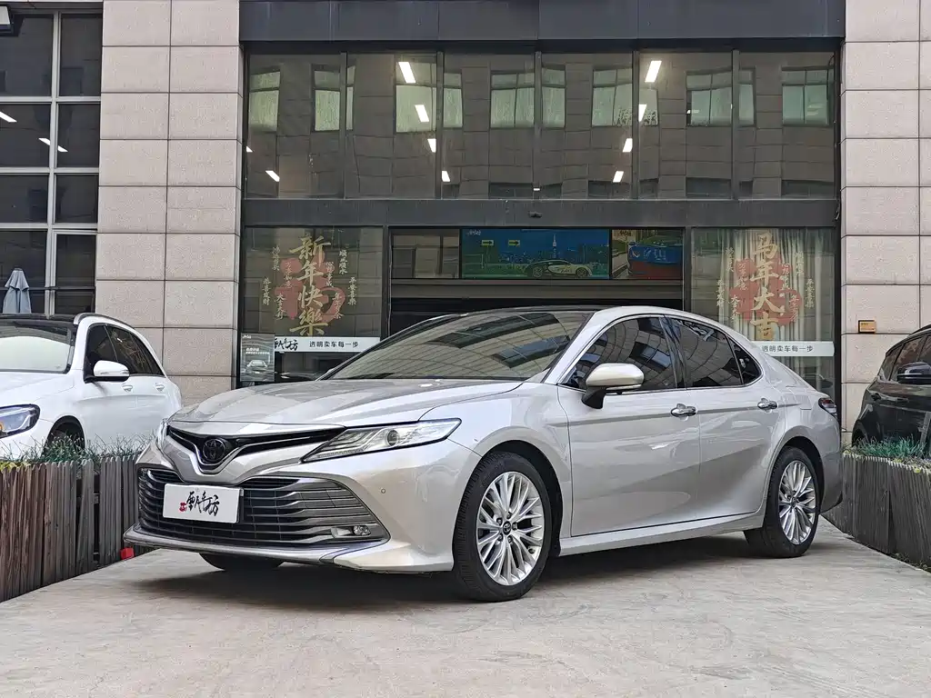 Toyota Camry 2020 — фото 1