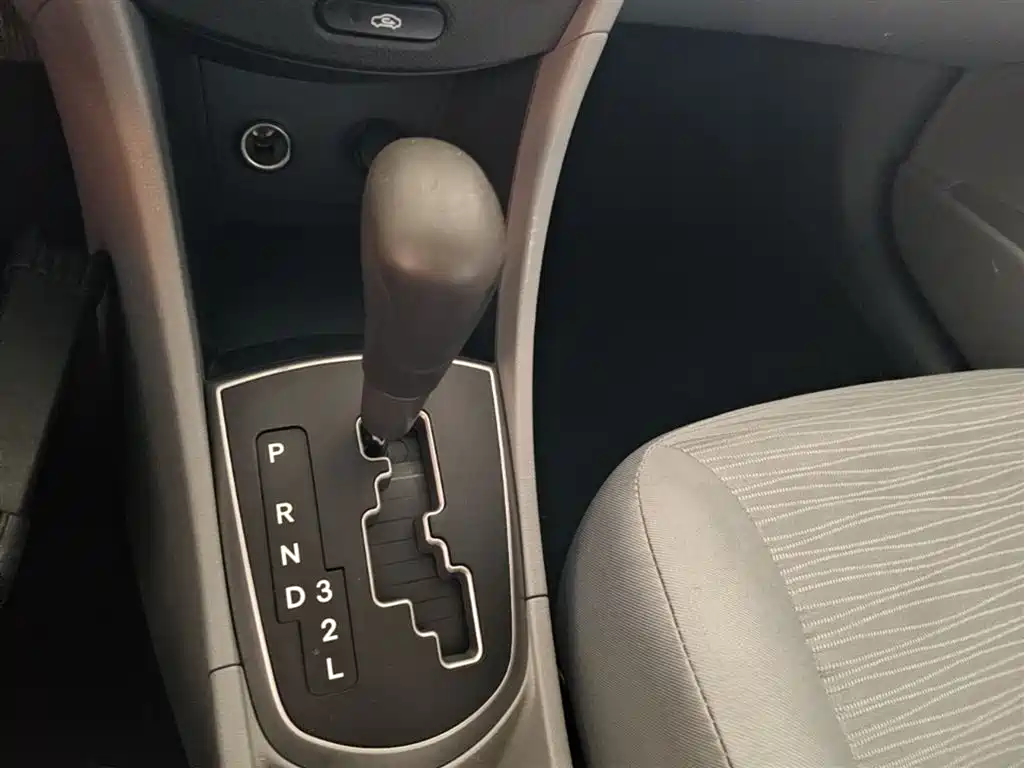 Hyundai Verna 2015 — фото 14