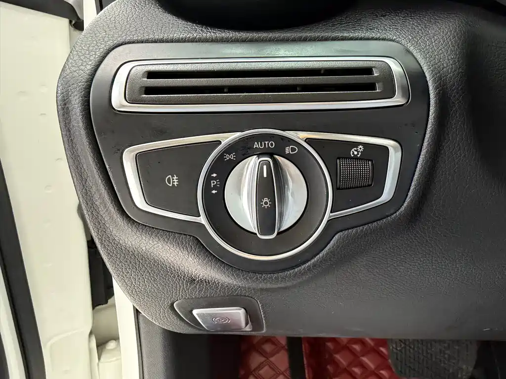 Mercedes-Benz C-Class 2017 — фото 17