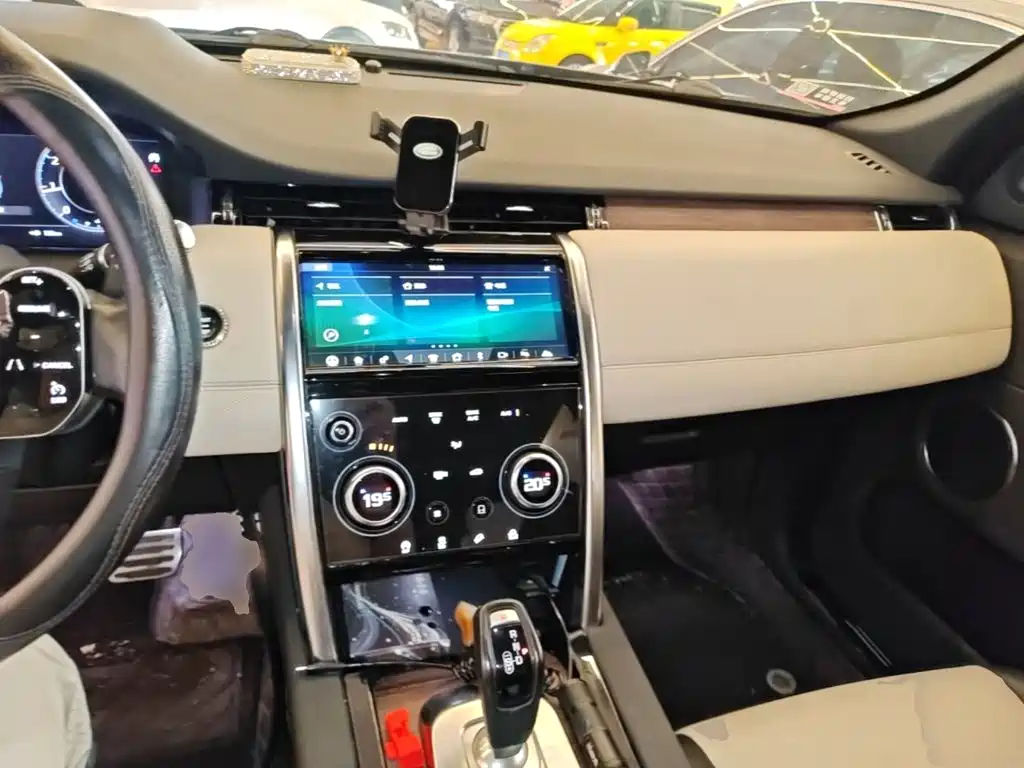 Land Rover Discovery Sport 2020 — фото 10