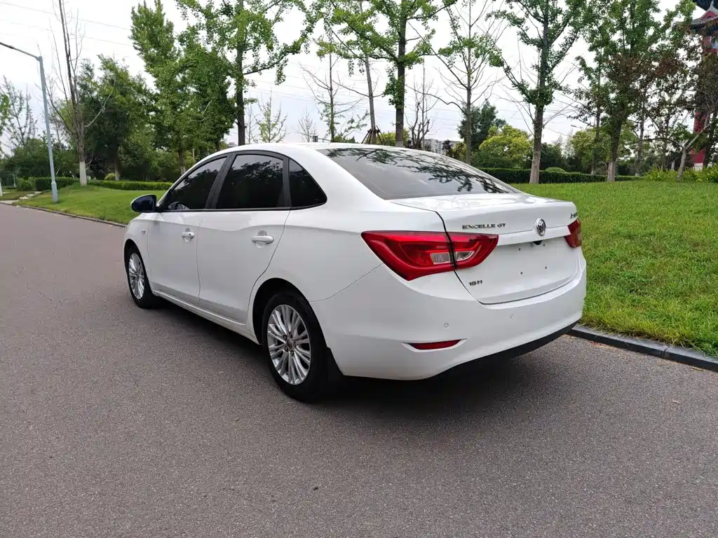 Buick Excelle 2015 — фото 12